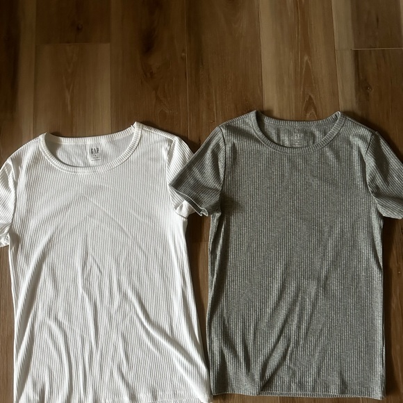 Gap bundle - two ribbed tees, size M, NWOT
Gray and white - Picture 2 of 5